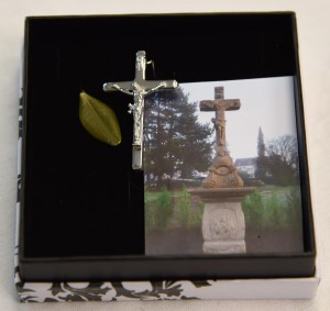 Schmuckschatulle mit Armseelenkreuz in Silber, Foto des Armseelenkreuzes